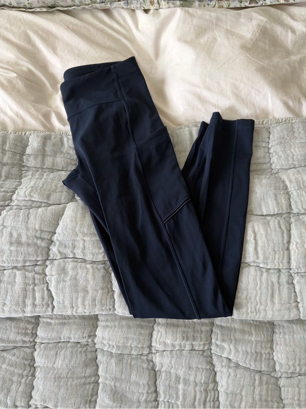 Lululemon Speed Up Leggings in Navy